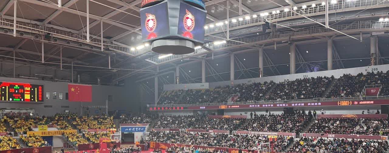 包含现场气氛：场馆座无虚席，球迷热情高涨！的词条